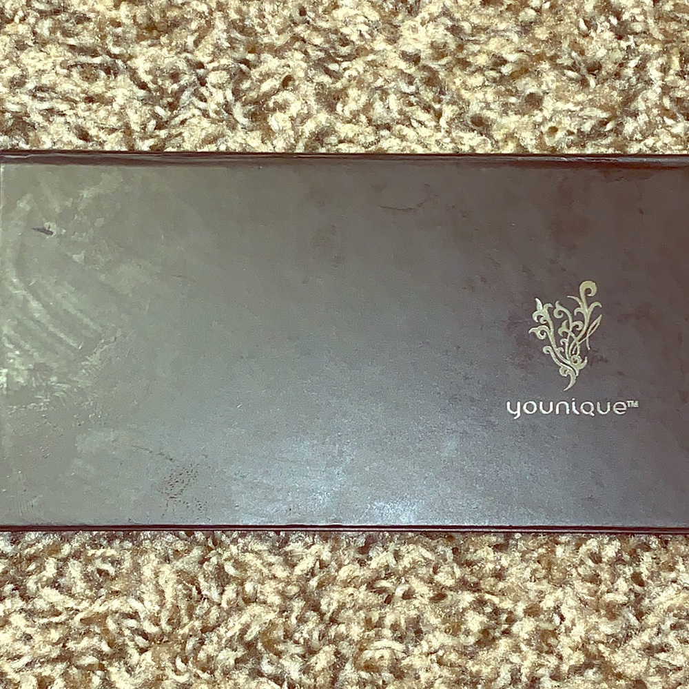 Younique Eyeshadow Pallet